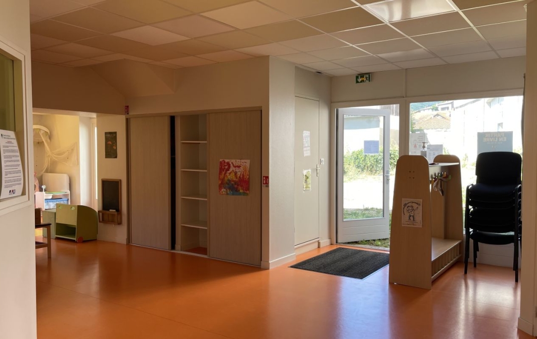 Agence Concept Perfect Immo : Local / Bureau | SAINT-JUST-EN-CHEVALET (42430) | 92 m2 | 500 € 